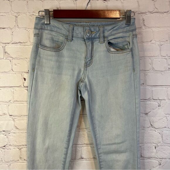 AEO Light Wash Jeggings size 4 - Picture 2 of 8